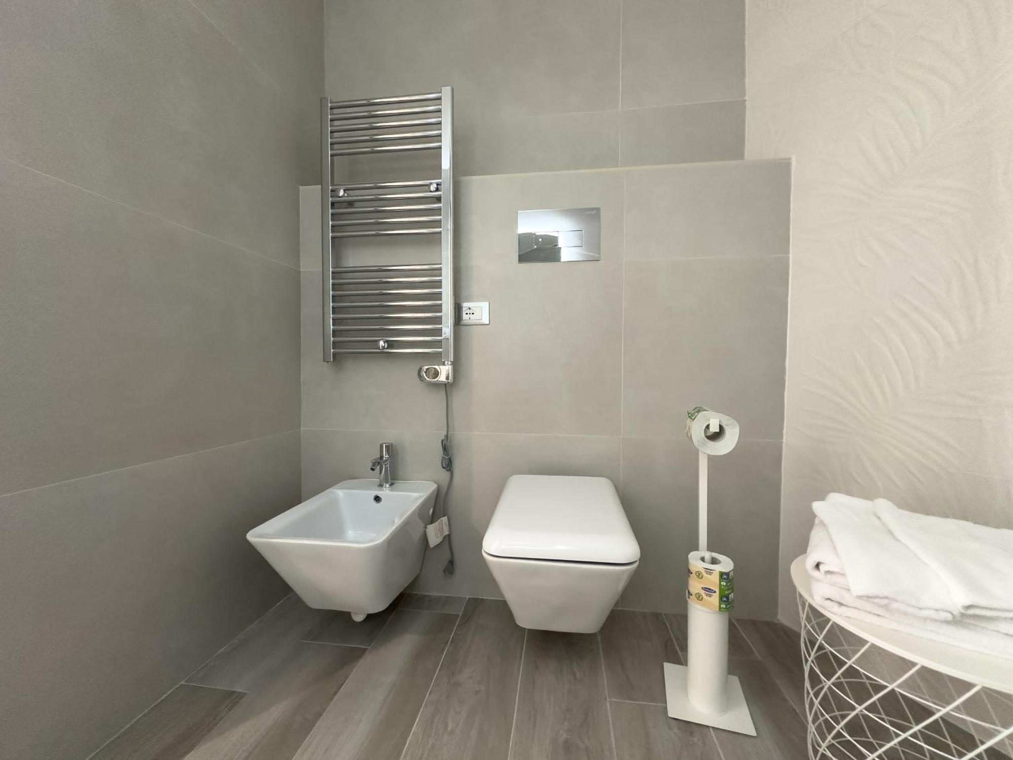Al Civico3 Home & Suites Салерно Екстериор снимка